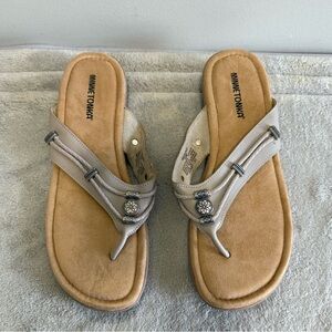 Minnetonka beige tan Leather Sandals size‎ 10 NEW